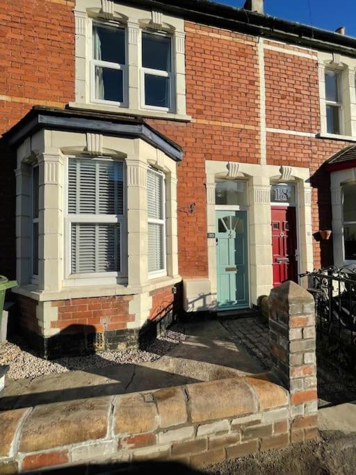 Gloucester Rd 2 Mins Away - Fab, New, Trendy House Бристоль Экстерьер фото