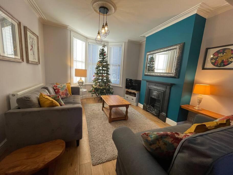 Gloucester Rd 2 Mins Away - Fab, New, Trendy House Бристоль Экстерьер фото