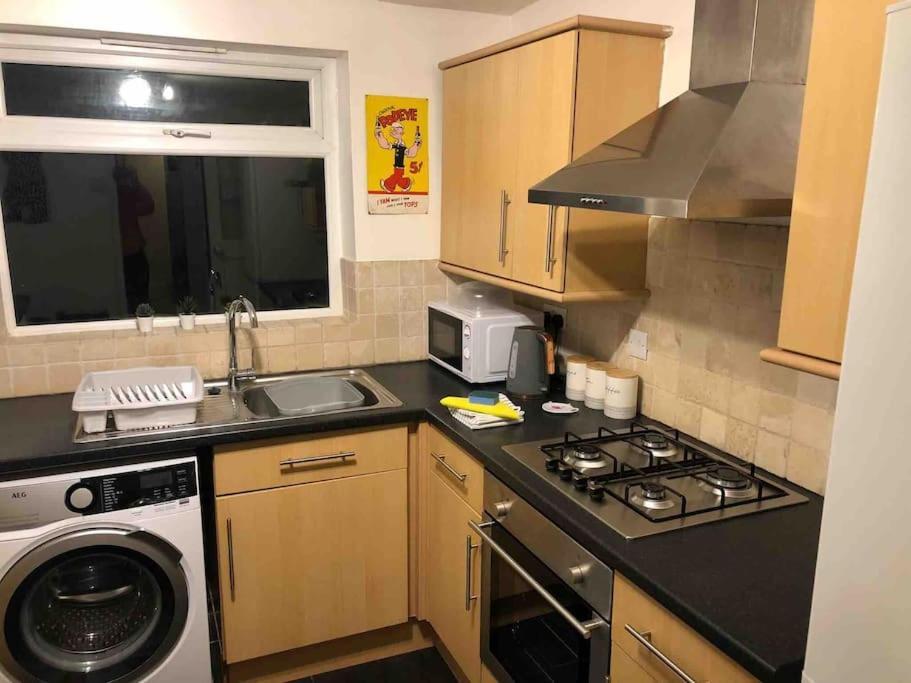 Gloucester Rd 2 Mins Away - Fab, New, Trendy House Бристоль Экстерьер фото