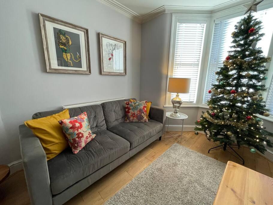 Gloucester Rd 2 Mins Away - Fab, New, Trendy House Бристоль Экстерьер фото